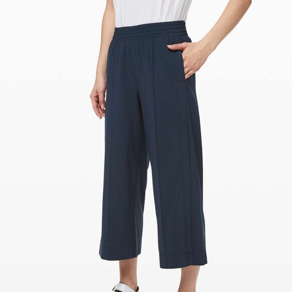 Lululemon Wanderer Culotte True Navy Size 10 - Picture 1 of 7